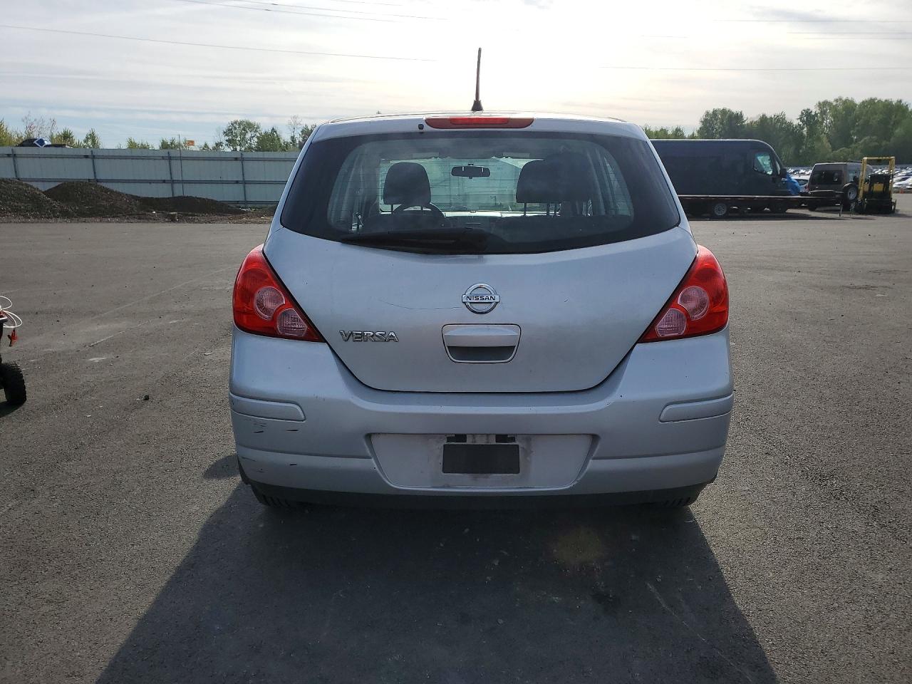 2011 NISS VERSA