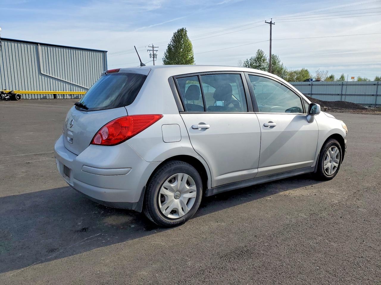 2011 NISS VERSA