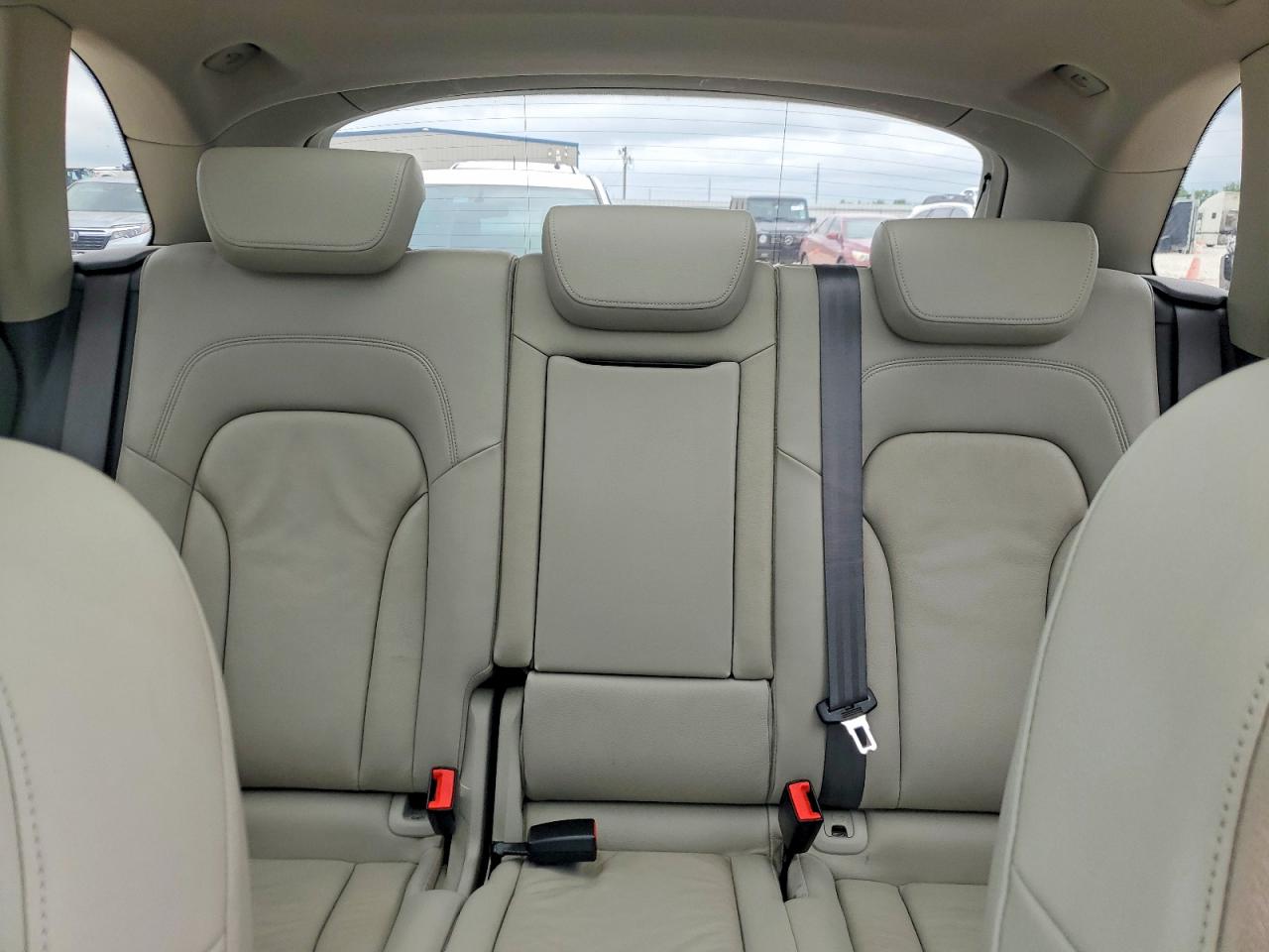 2010 AUDI Q5