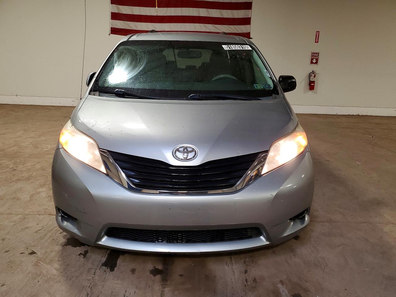 2011 TOYOTA SIENNA
