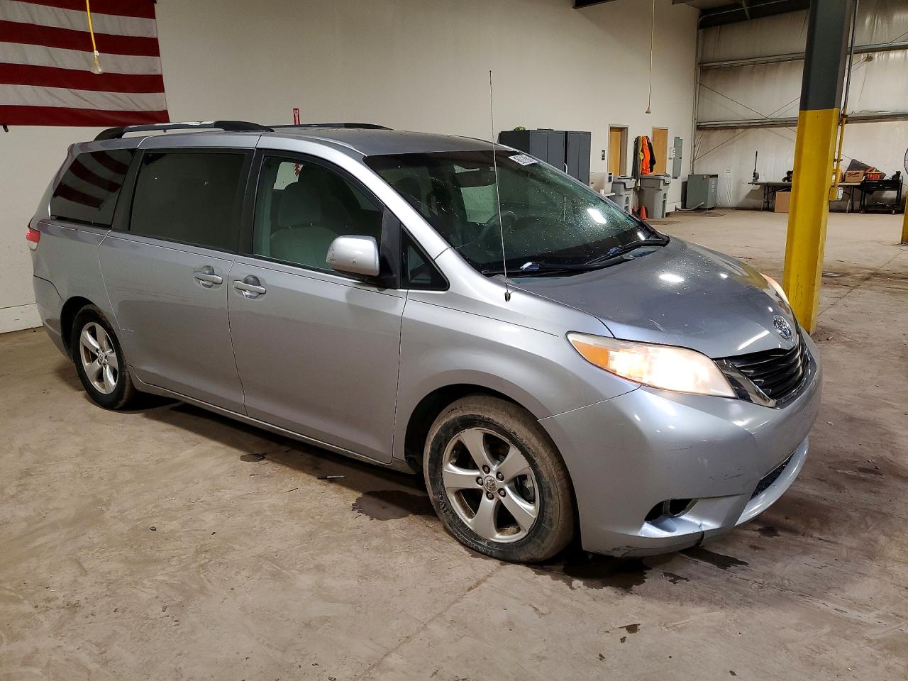 2011 TOYOTA SIENNA