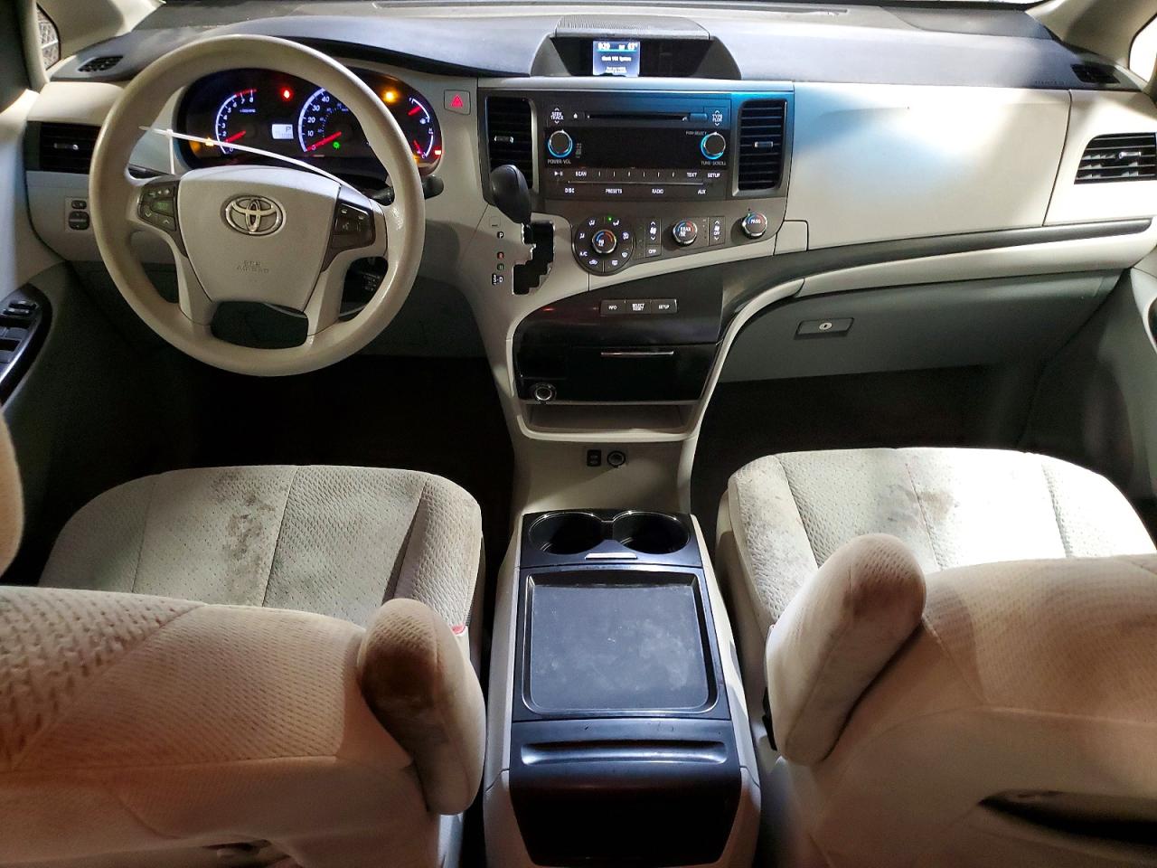 2011 TOYOTA SIENNA
