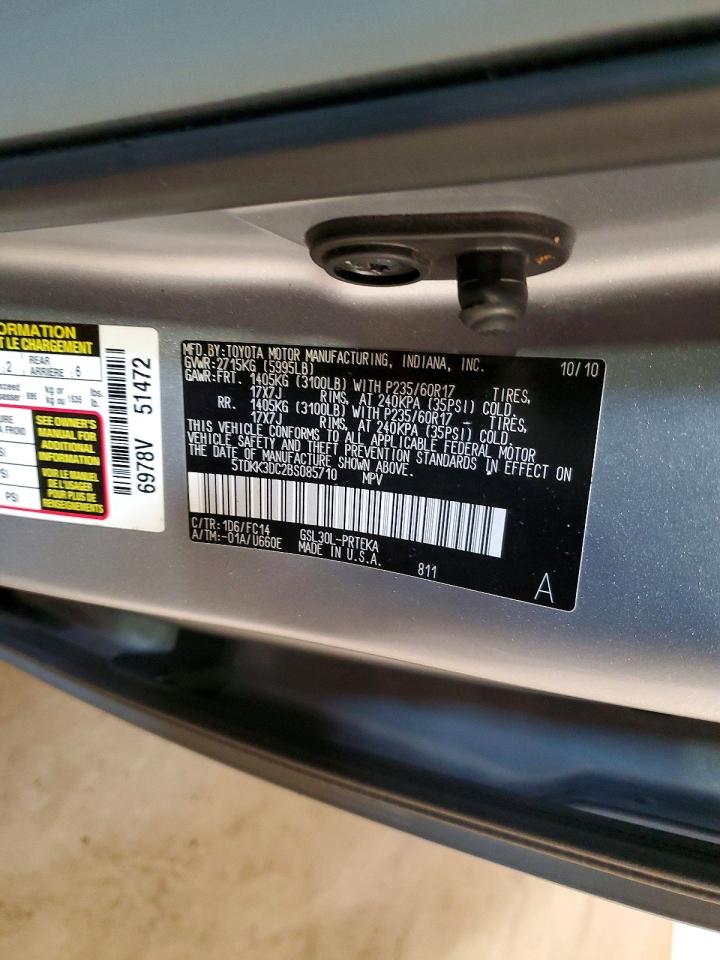 2011 TOYOTA SIENNA