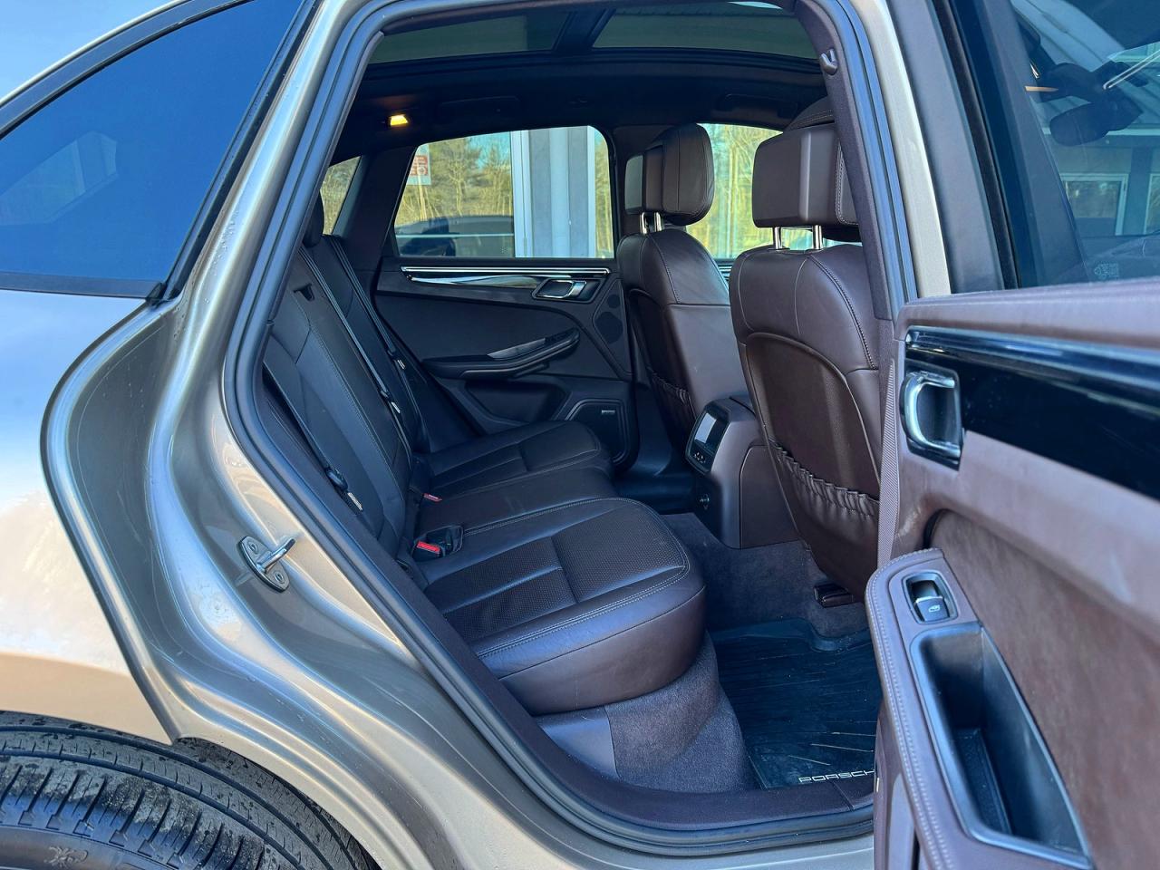 2015 PORSCHE MACAN