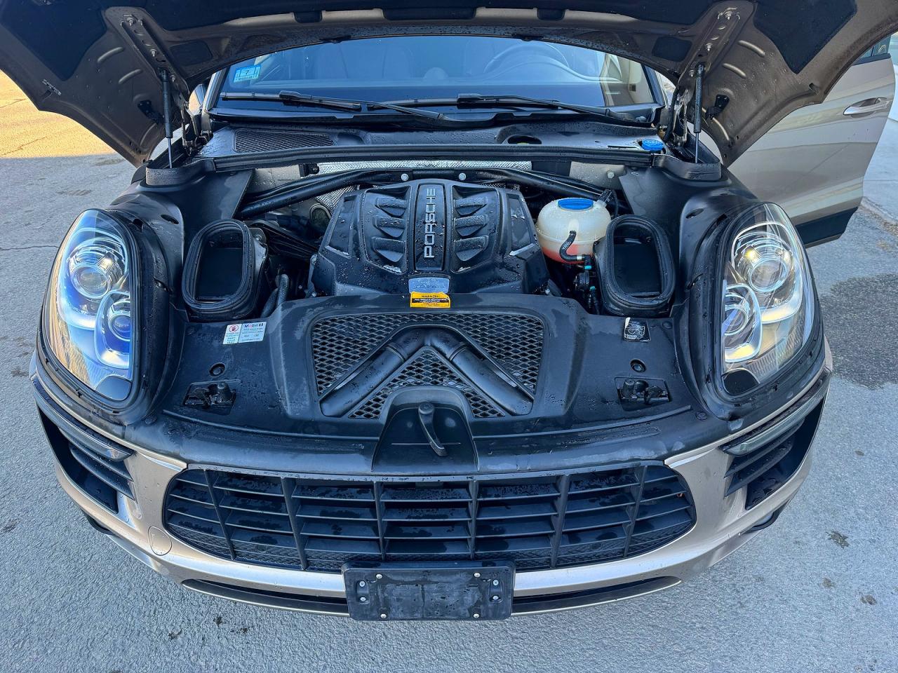 2015 PORSCHE MACAN