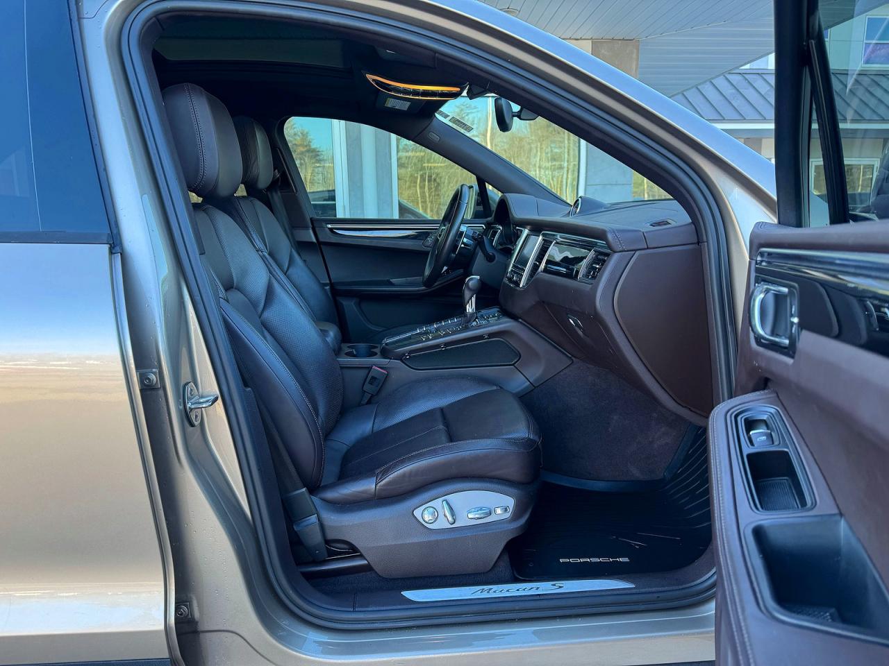 2015 PORSCHE MACAN