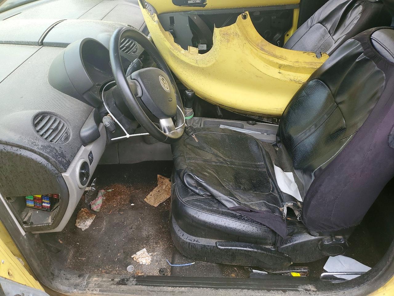 2001 VOLKSWAGEN BEETLE