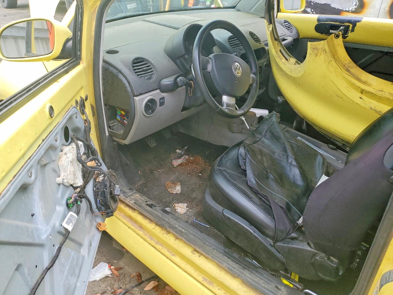 2001 VOLKSWAGEN BEETLE