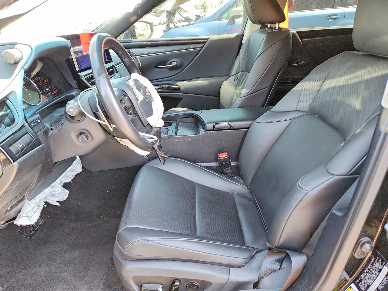 2025 LEXUS ES300