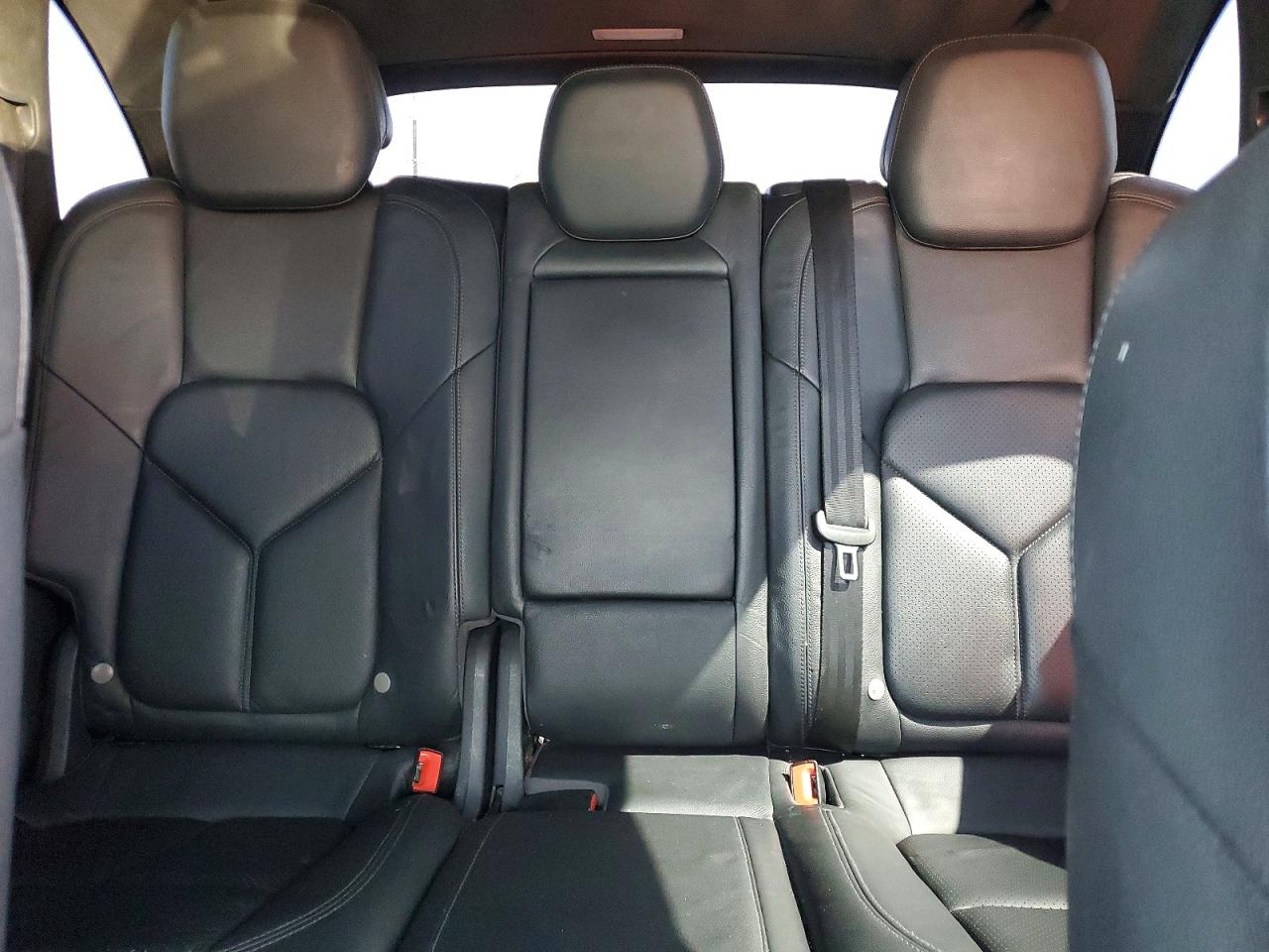 2014 PORSCHE CAYENNE