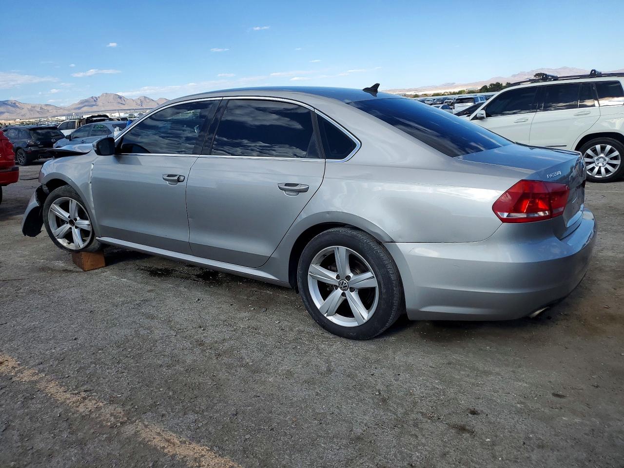 2013 VOLKSWAGEN PASSAT