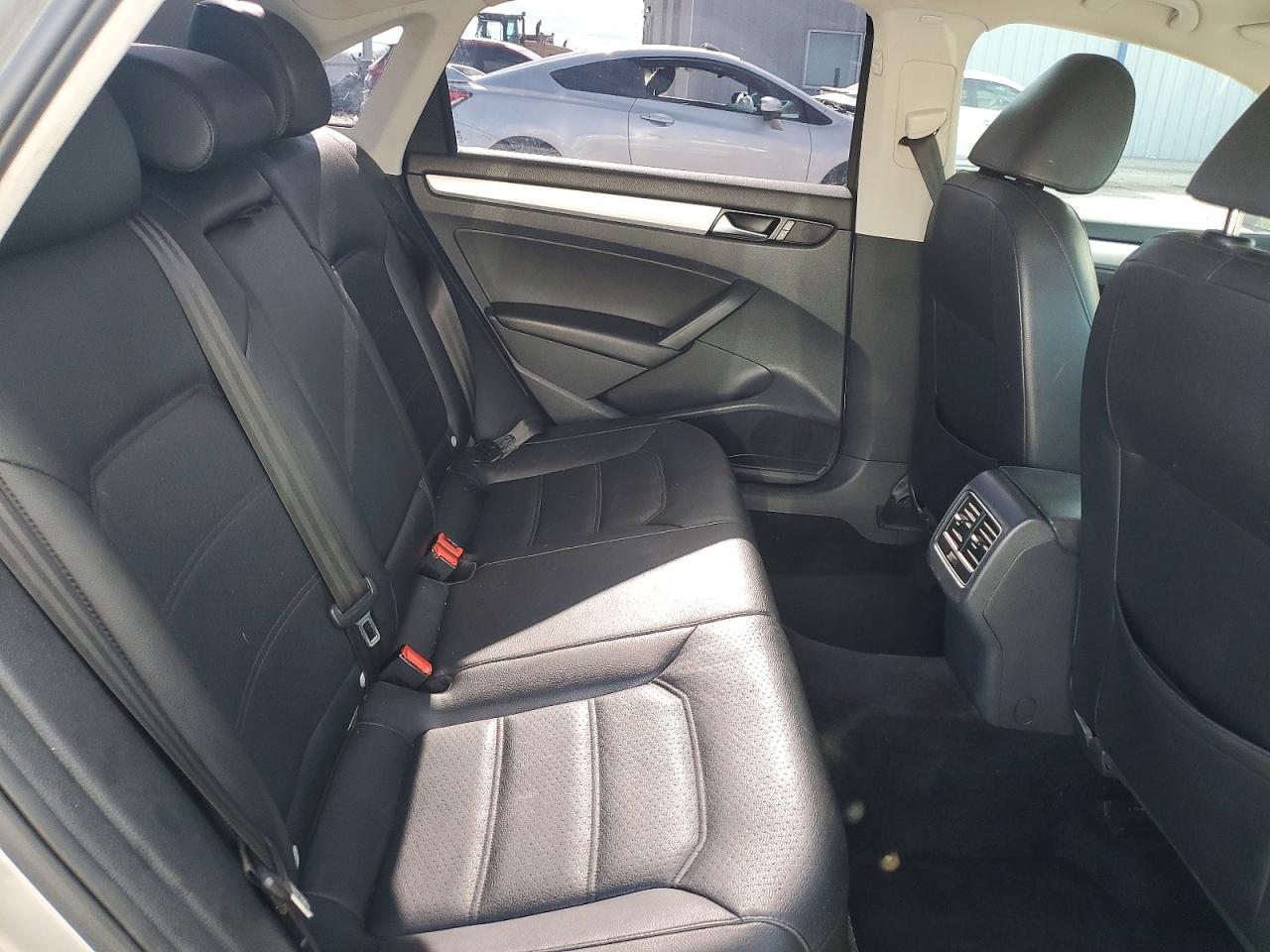 2013 VOLKSWAGEN PASSAT