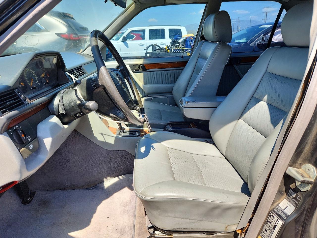 1995 MERCEDES-BENZ E-CLASS