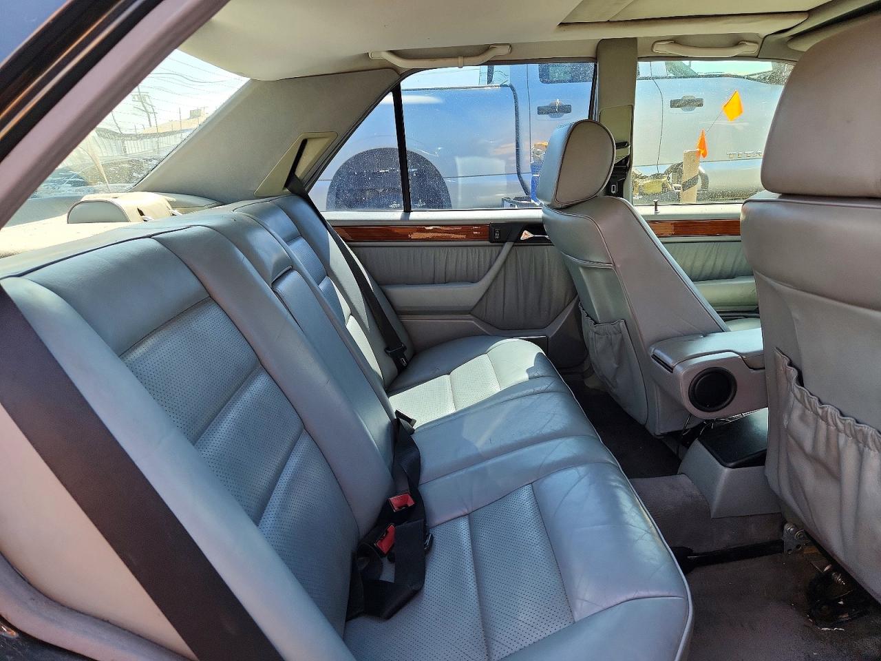 1995 MERCEDES-BENZ E-CLASS