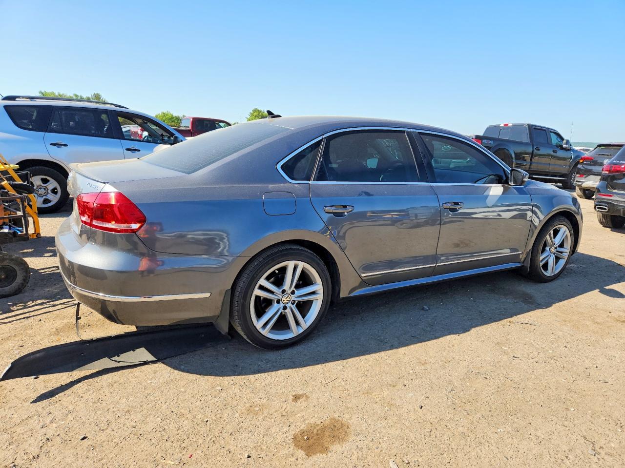 2014 VOLKSWAGEN PASSAT
