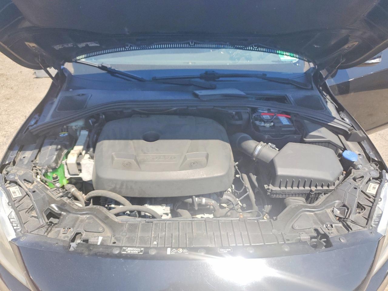 2018 VOLVO V60