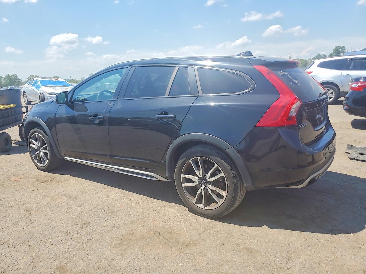 2018 VOLVO V60