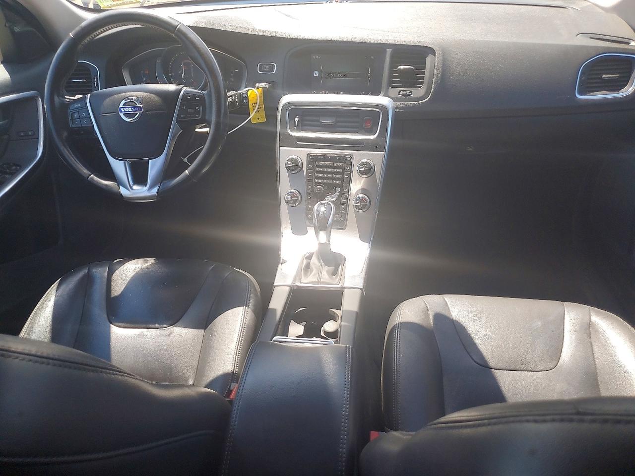 2018 VOLVO V60