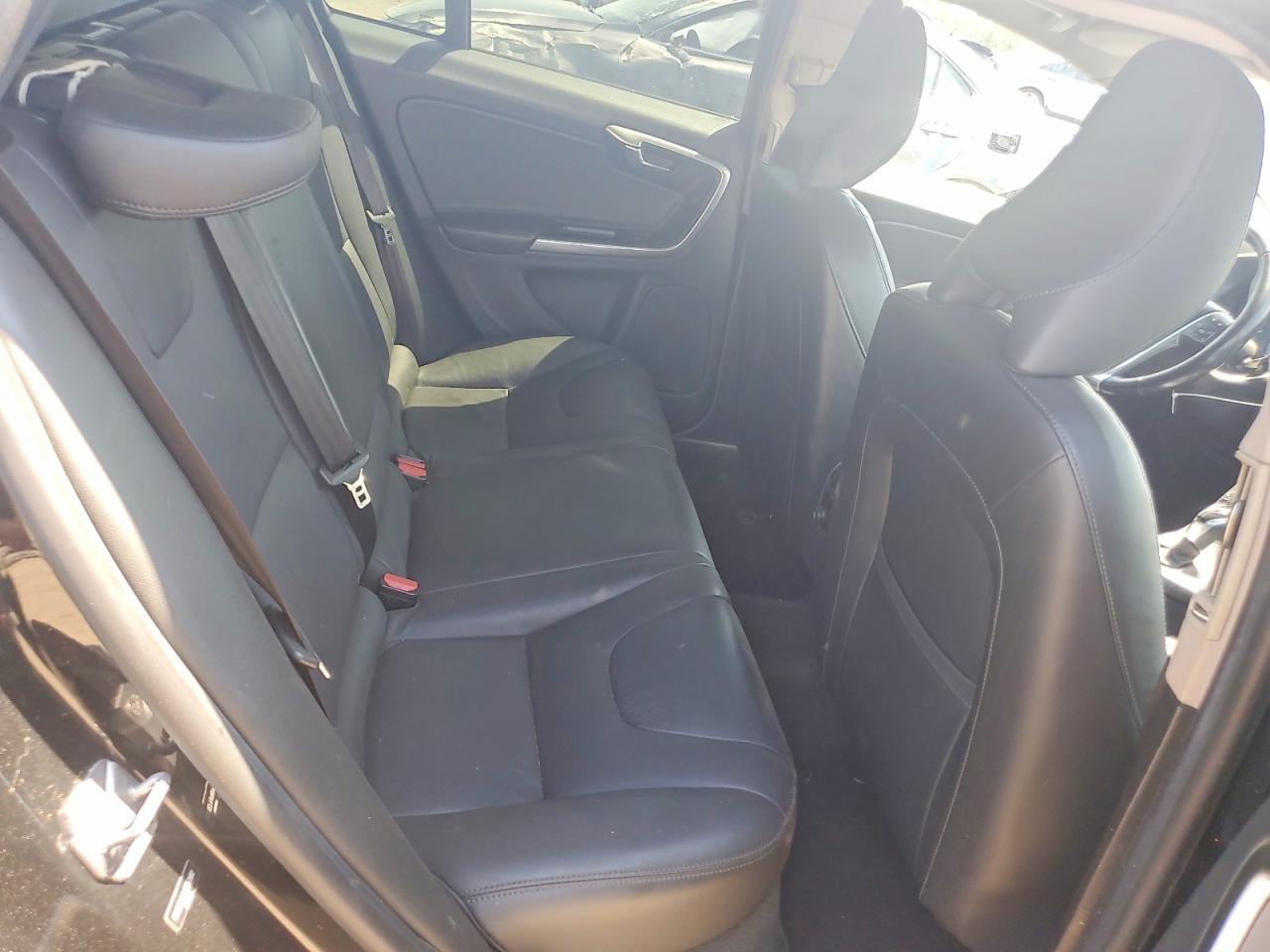 2018 VOLVO V60