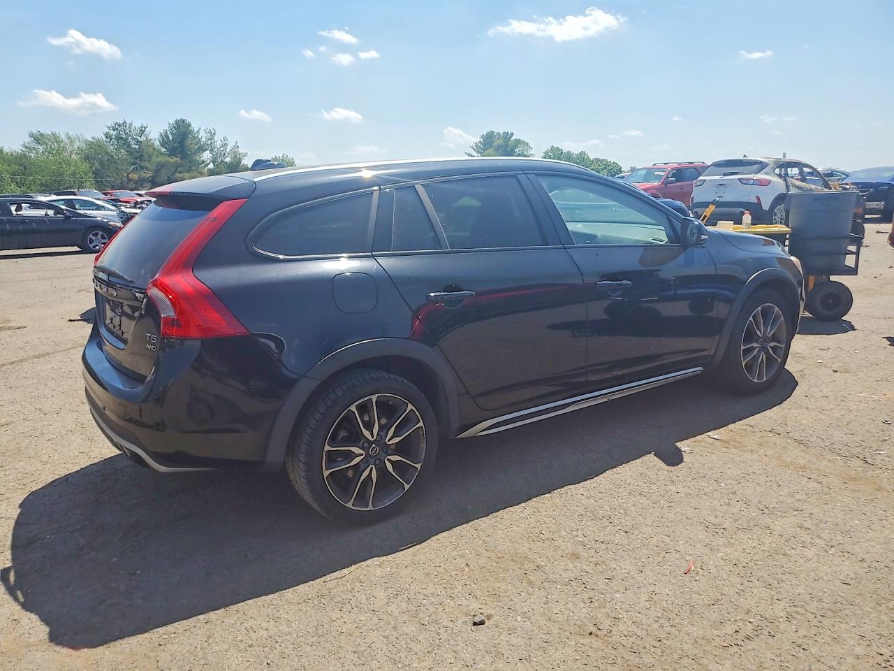 2018 VOLVO V60