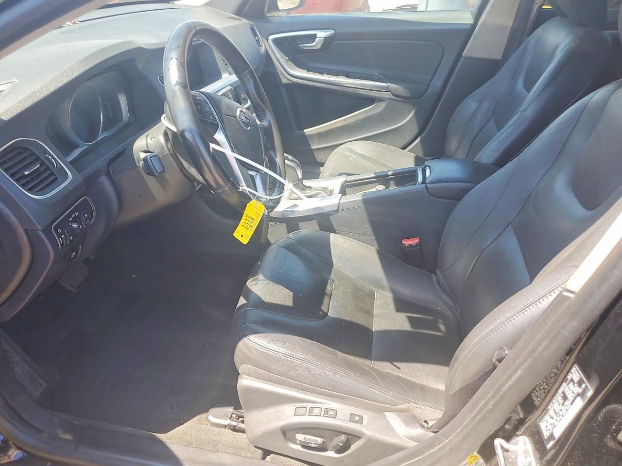 2018 VOLVO V60