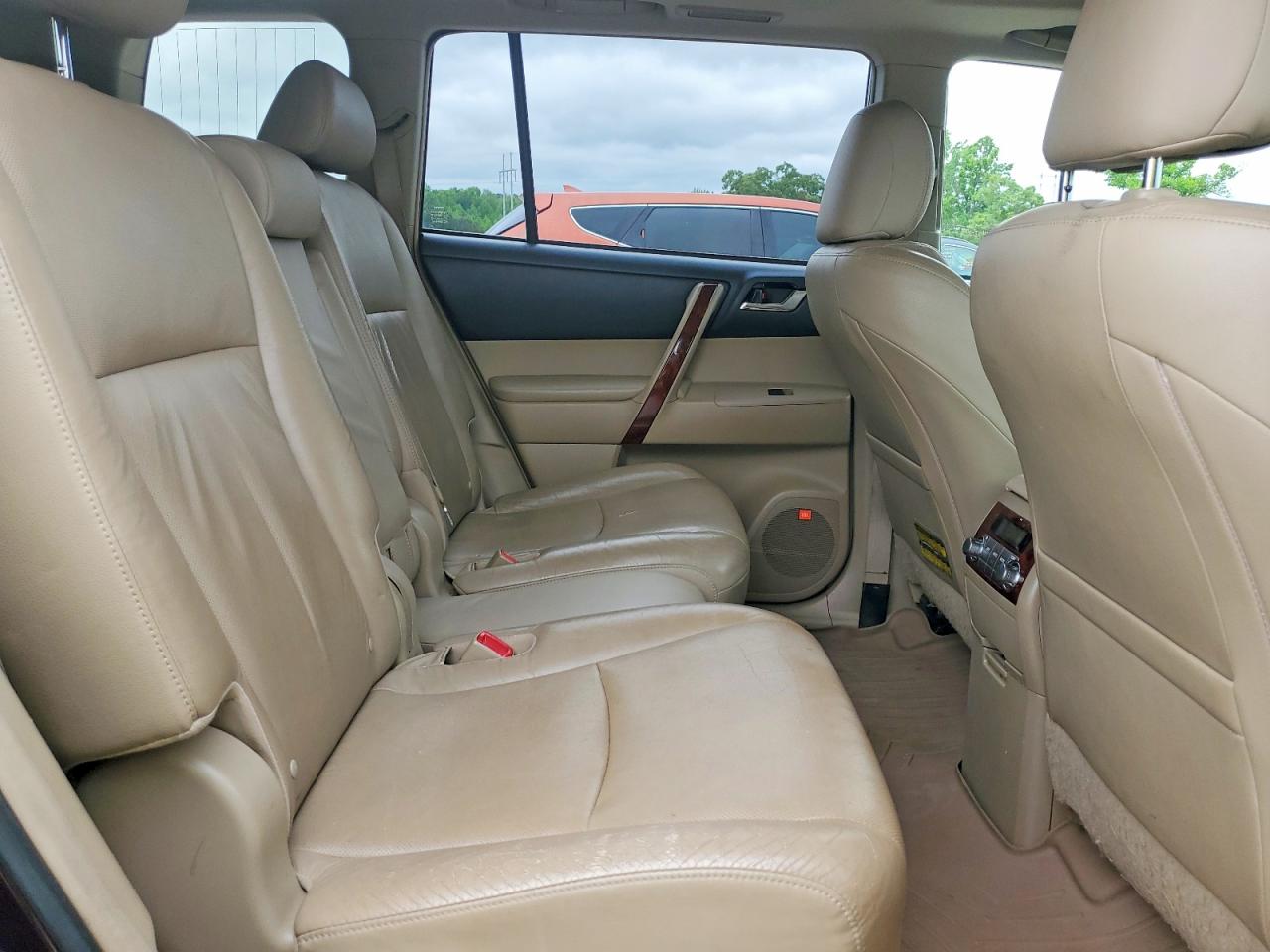 2011 TOYOTA HIGHLANDER
