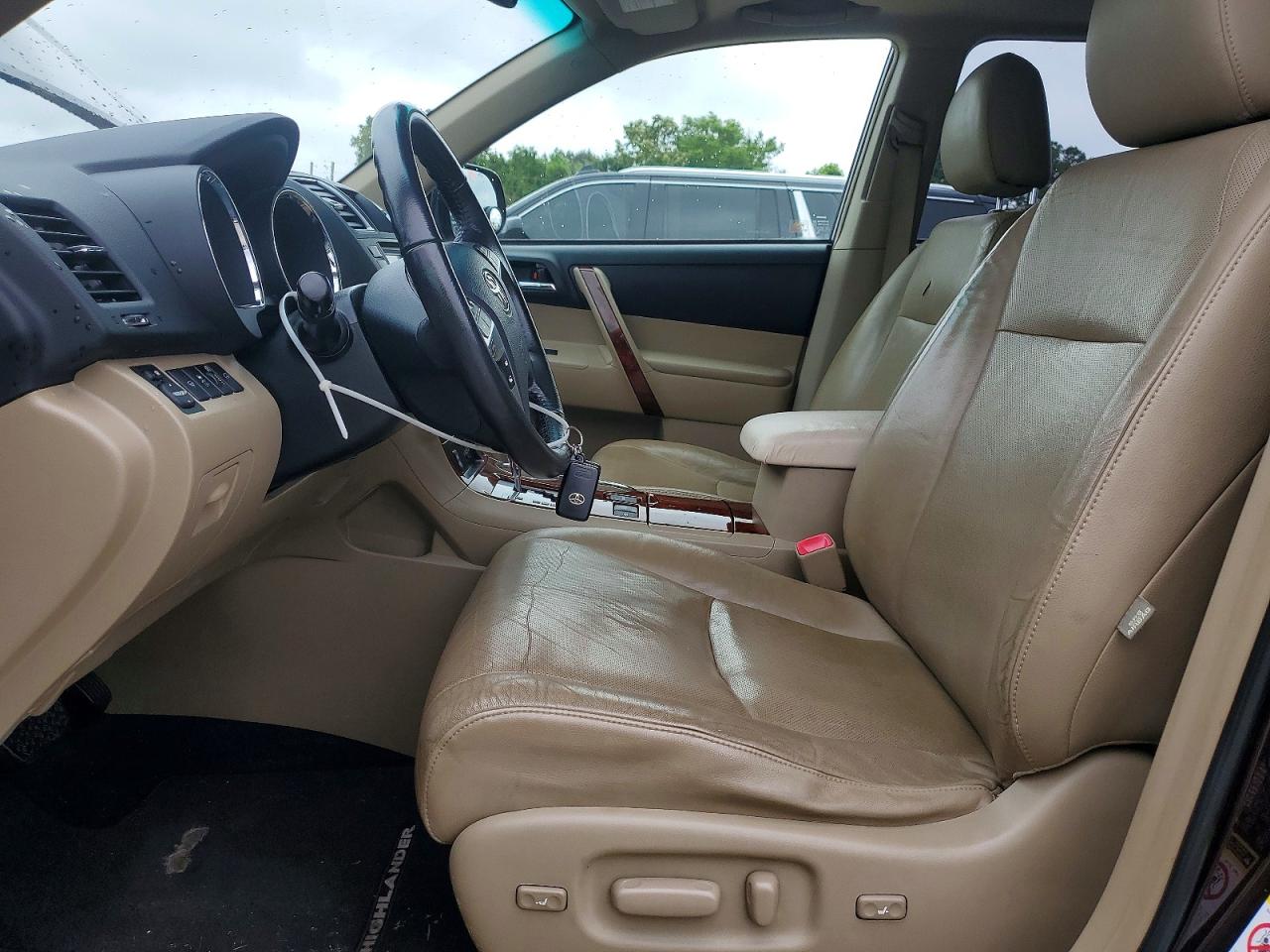 2011 TOYOTA HIGHLANDER