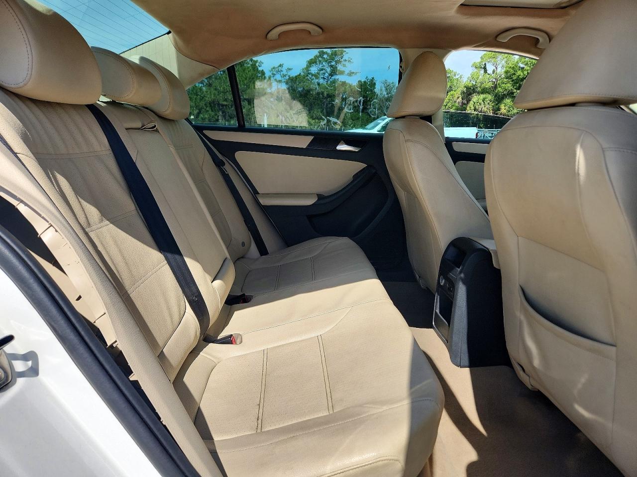 2011 VOLKSWAGEN JETTA