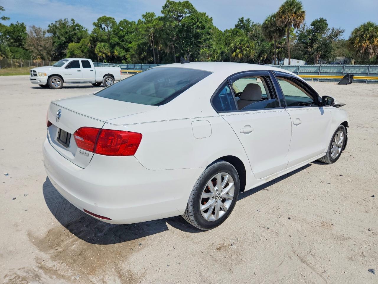 2011 VOLKSWAGEN JETTA