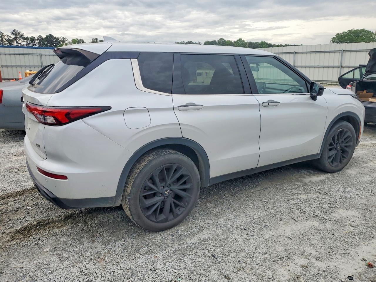 2024 MITSUBISHI OUTLANDER