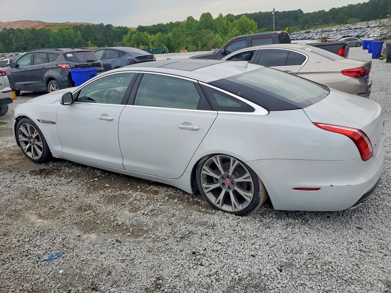 2017 JAGUAR XJ