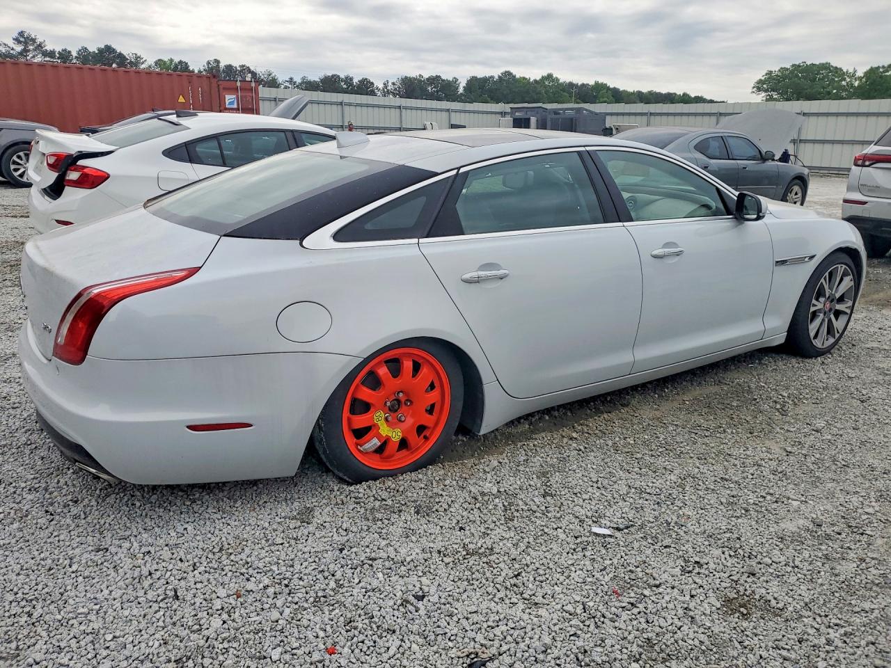 2017 JAGUAR XJ