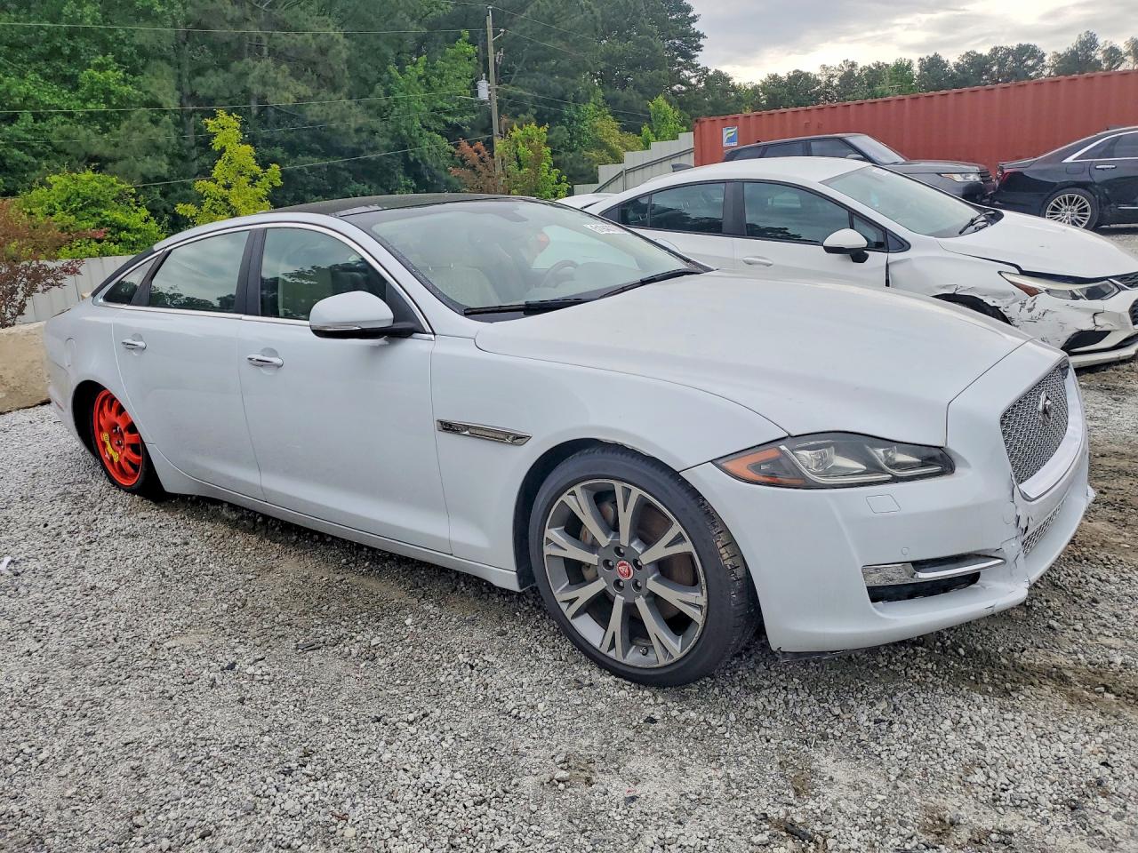 2017 JAGUAR XJ