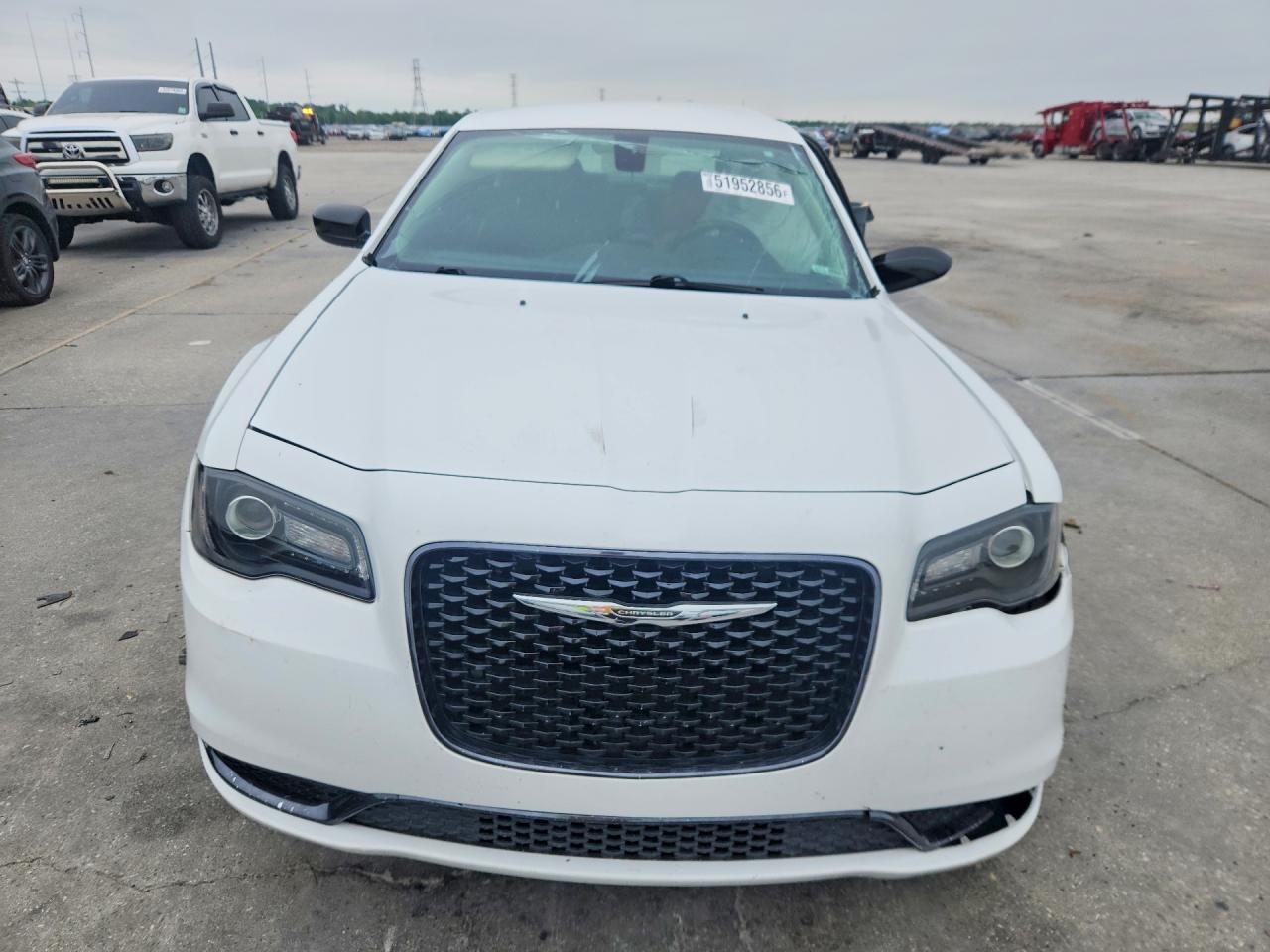 2019 CHRYSLER 300