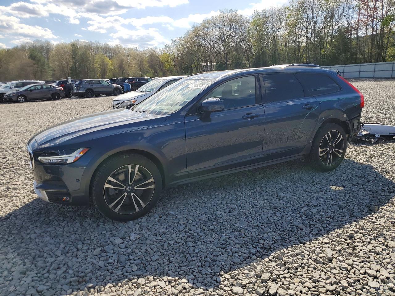 2018 VOLVO V90