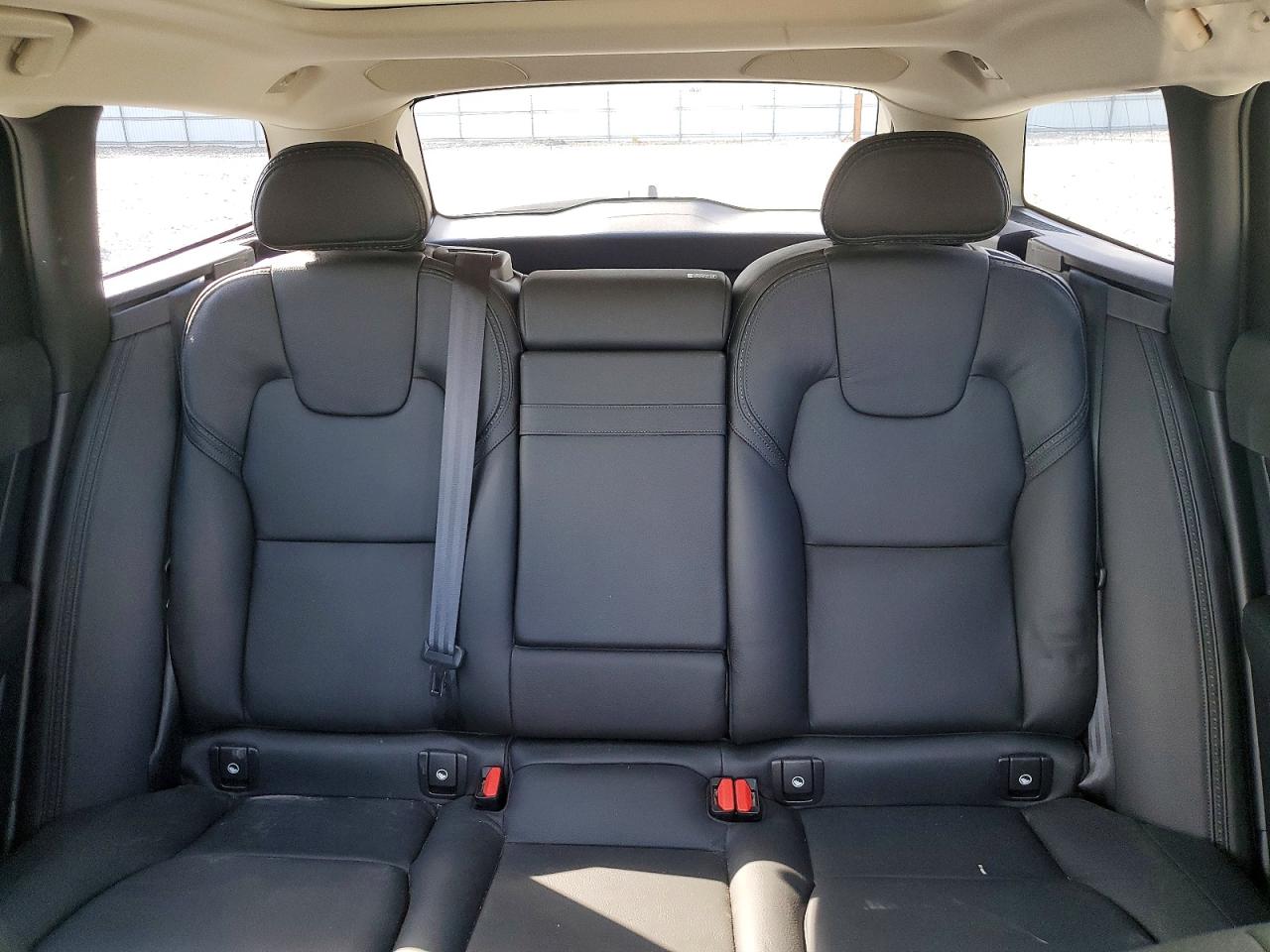 2018 VOLVO V90