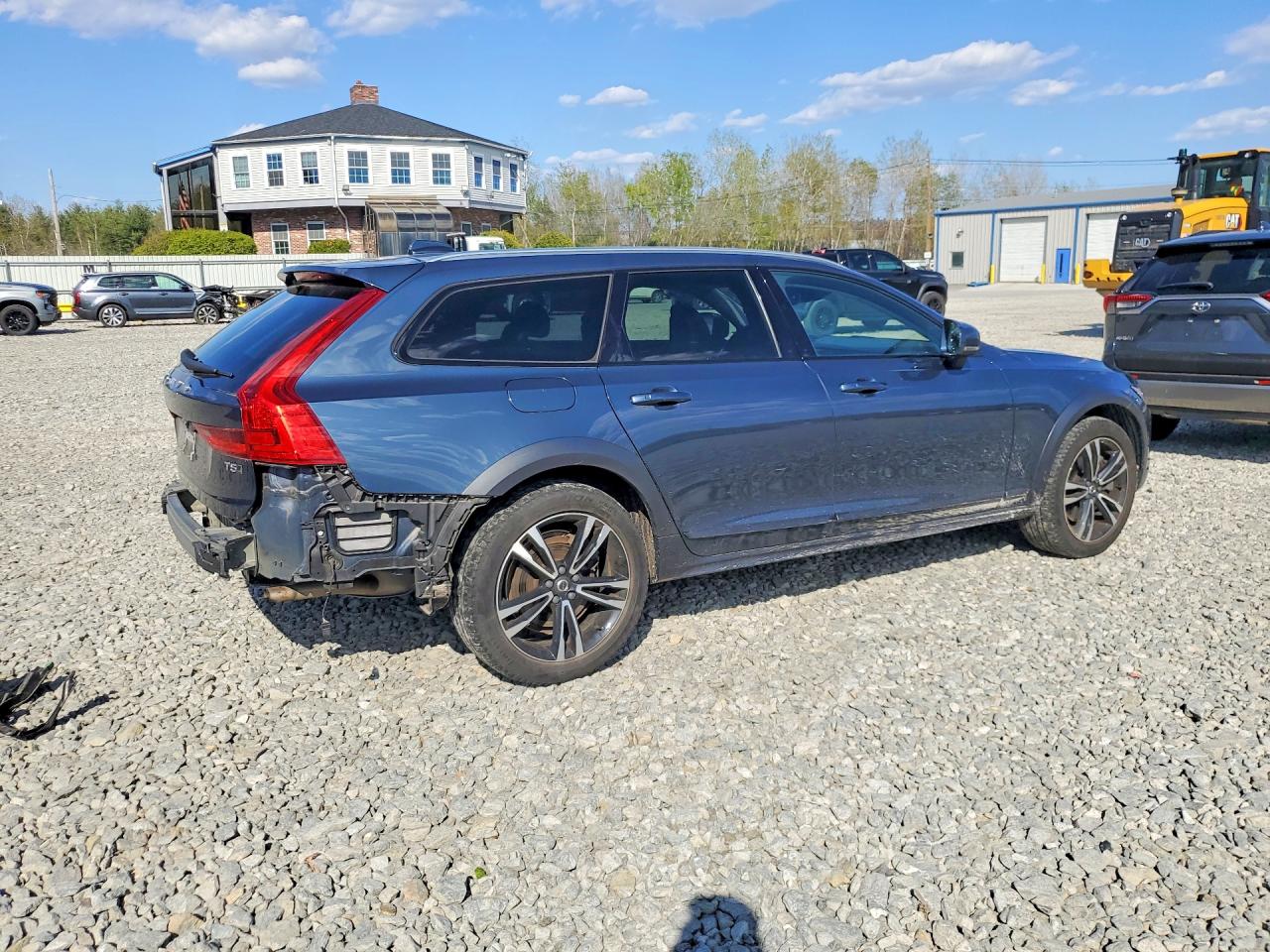 2018 VOLVO V90
