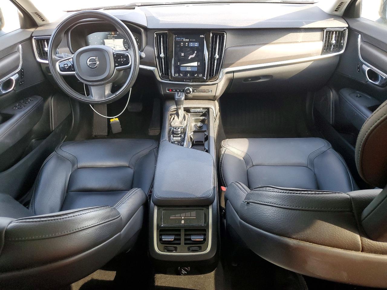 2018 VOLVO V90