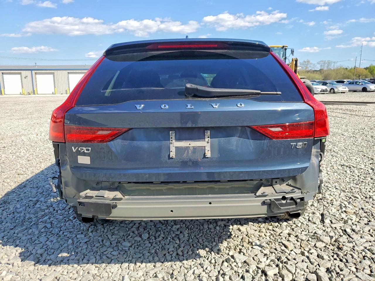 2018 VOLVO V90