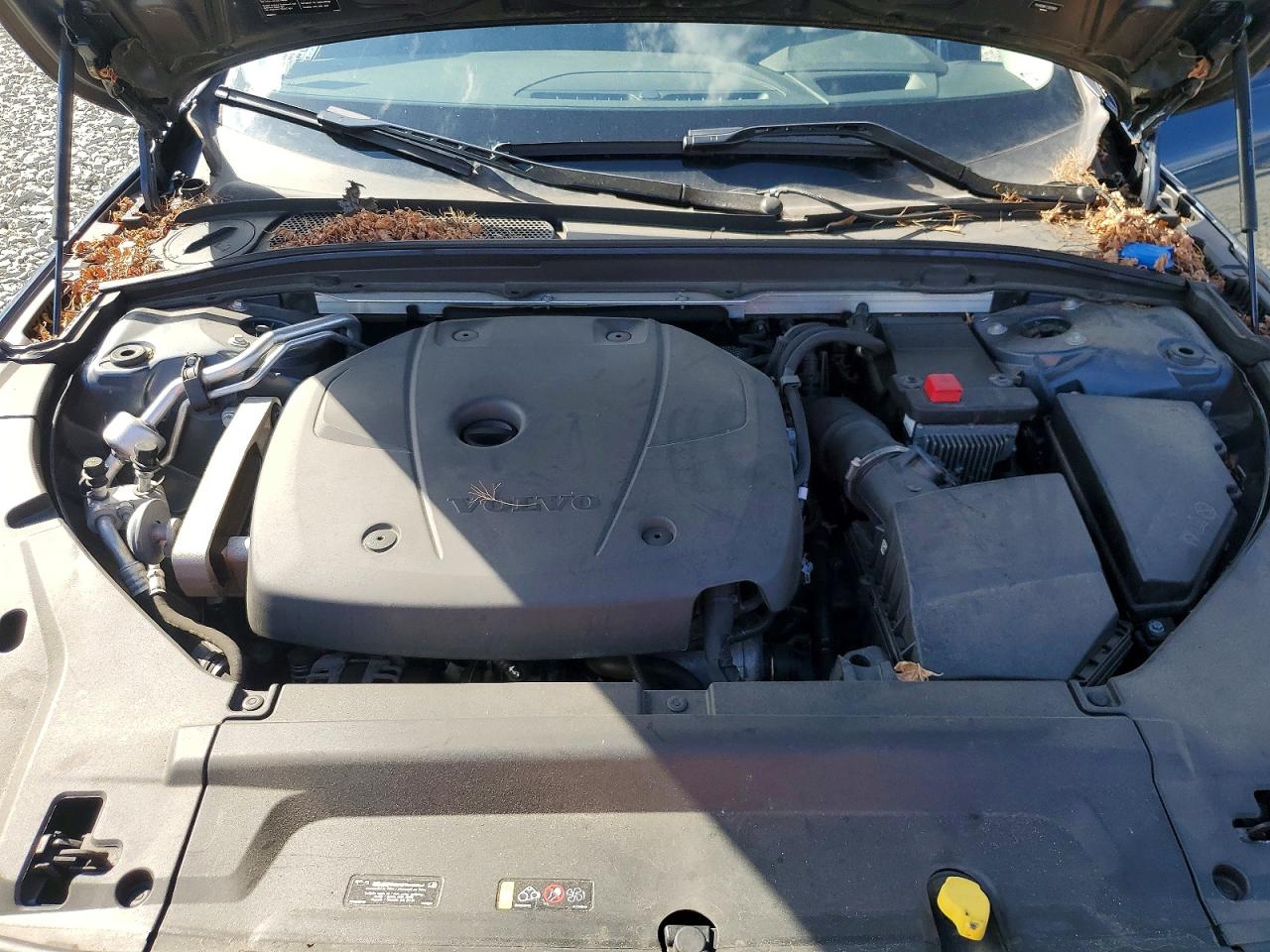 2018 VOLVO V90