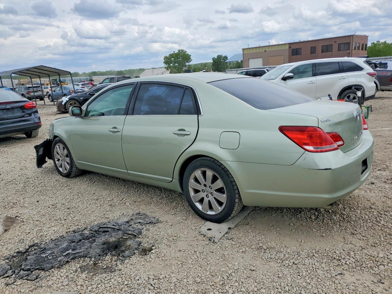2005 TOYOTA AVALON