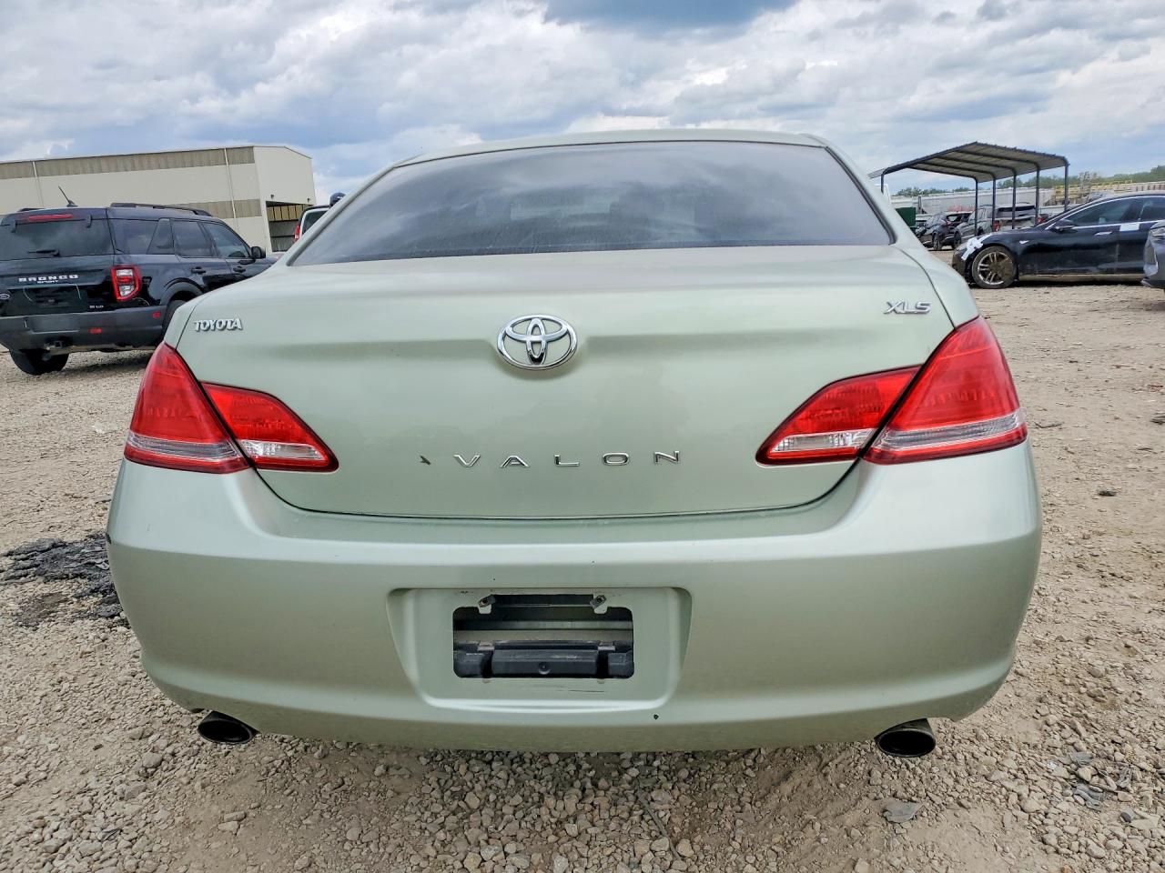 2005 TOYOTA AVALON
