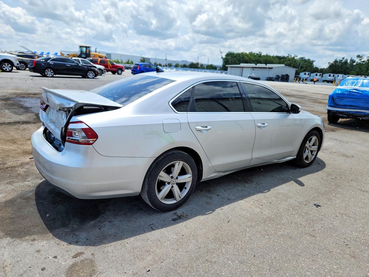 2015 VOLKSWAGEN PASSAT