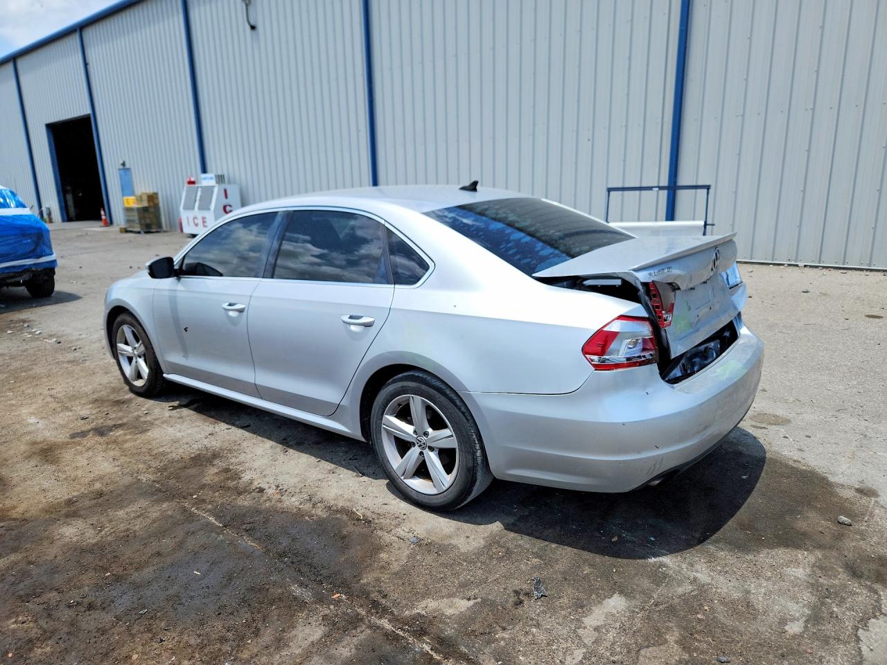 2015 VOLKSWAGEN PASSAT