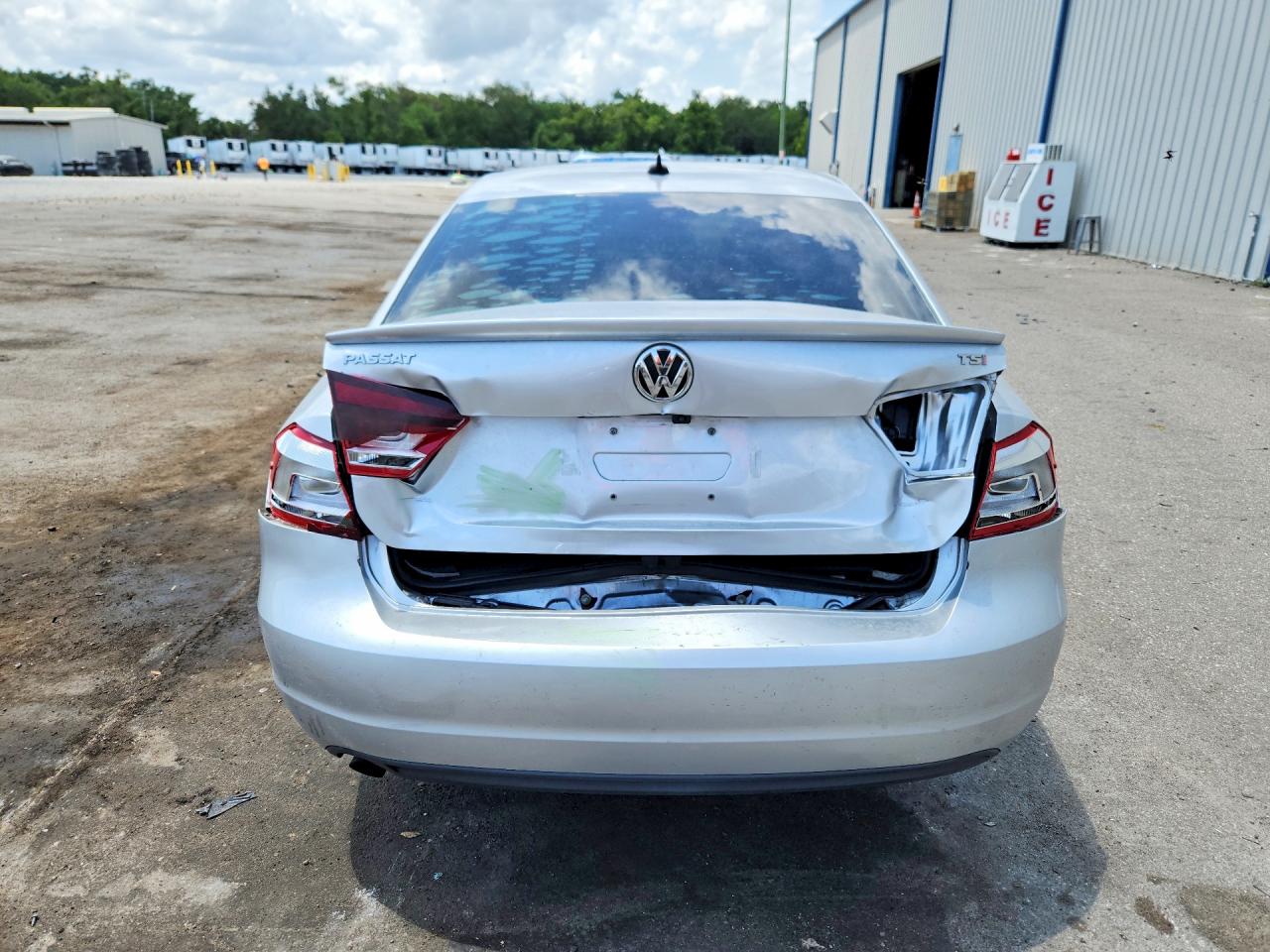 2015 VOLKSWAGEN PASSAT