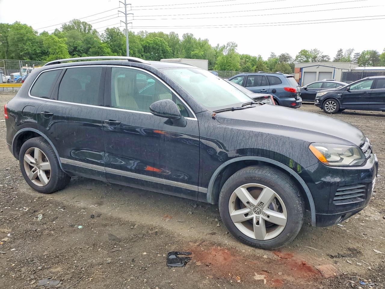2014 VOLKSWAGEN TOUAREG
