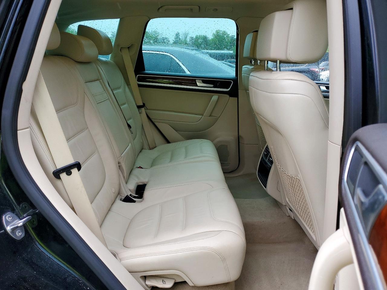 2014 VOLKSWAGEN TOUAREG