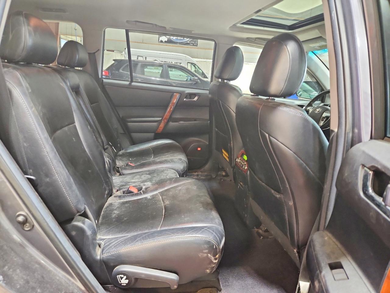 2011 TOYOTA HIGHLANDER