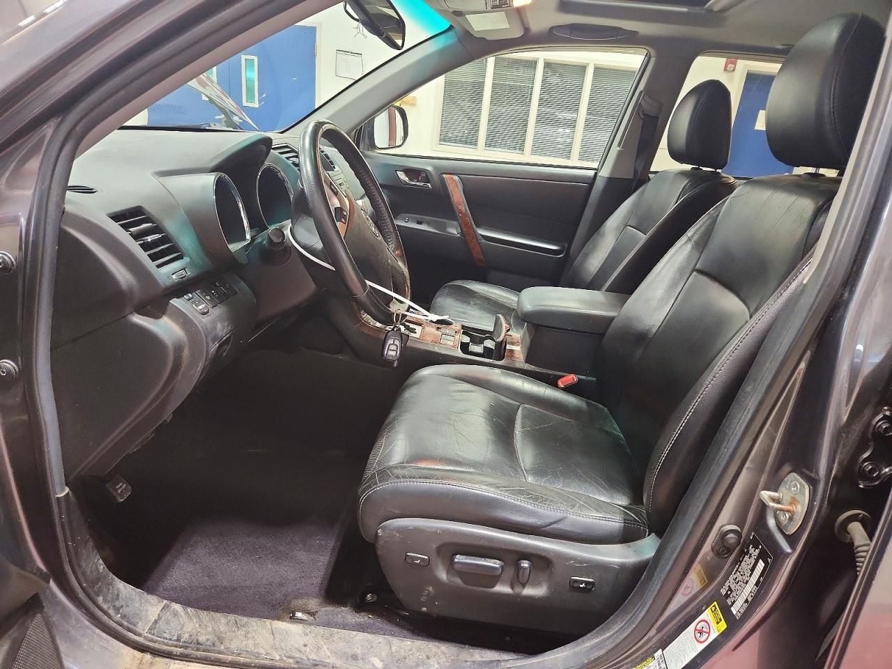 2011 TOYOTA HIGHLANDER