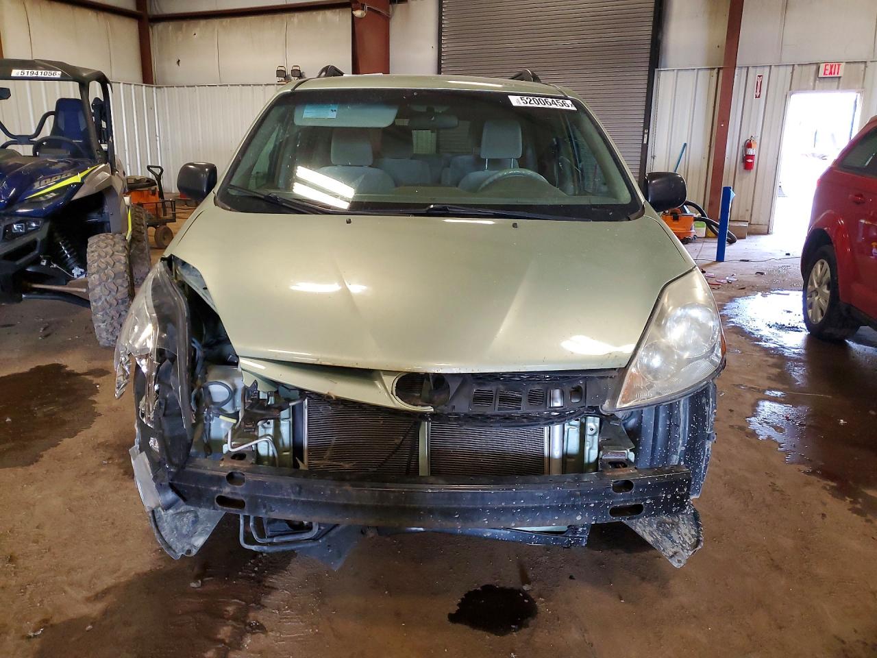 2009 TOYOTA SIENNA